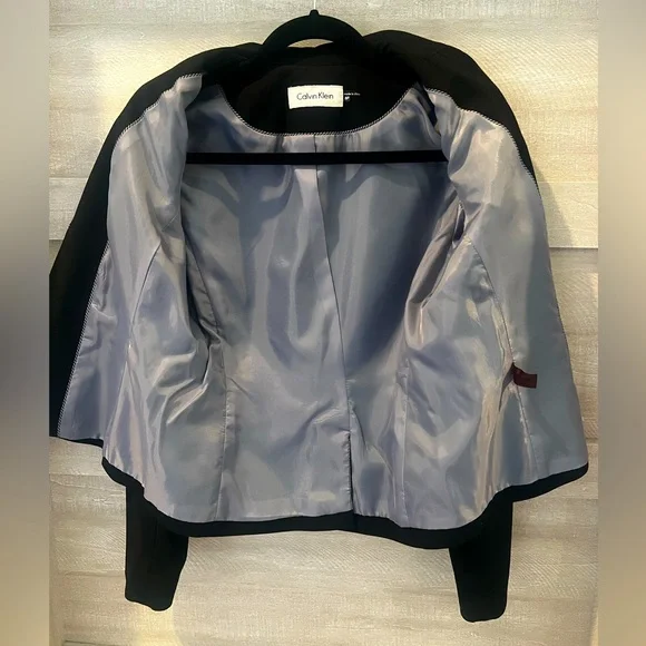 Calvin Klein, Luxe Stretch 2 Button Notch Lapel Long Sleeve Blazer,Size 8 Petite - Picture 3 of 4